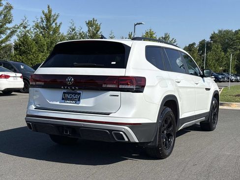 Used 2024 Volkswagen Atlas Peak Edition SEL AWD/4WD image 3