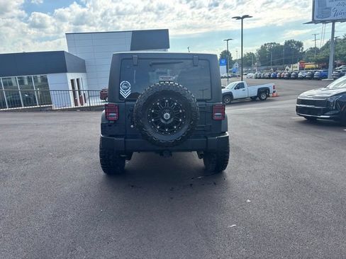 Used 2017 Jeep Wrangler Unlimited Sport w/ Mopar Black Appearance Group AWD/4WD image 7