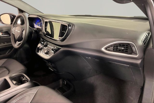 Used 2026 Chrysler Pacifica Select FWD image 23