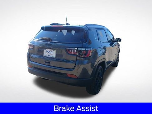 Used 2023 Jeep Compass Latitude AWD/4WD image 10