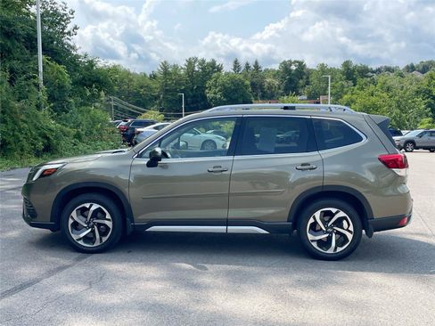 Used 2022 Subaru Forester Touring AWD/4WD image 2
