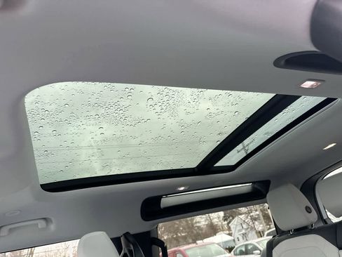 Used 2025 Land Rover Defender 90 S image 22