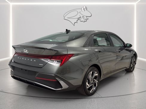 Used 2025 Hyundai Elantra SEL FWD image 6