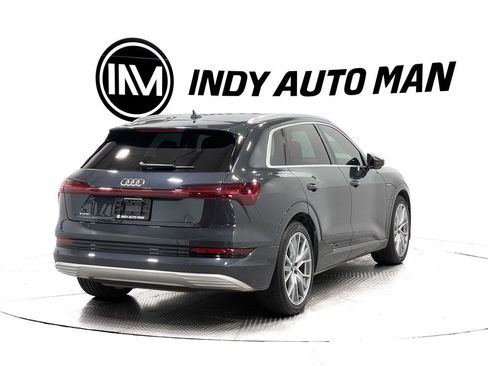 Used 2019 Audi e-tron Prestige w/ Prestige Package image 4