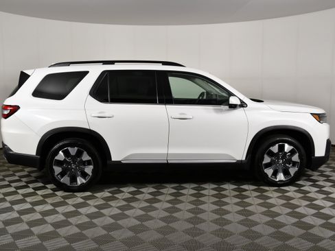 Certified 2026 Honda Pilot Touring image 5