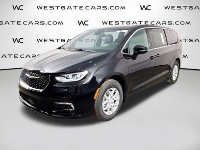 New 2026 Chrysler Pacifica Select