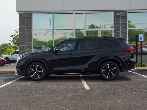 Used 2021 Toyota Highlander XSE FWD image 5