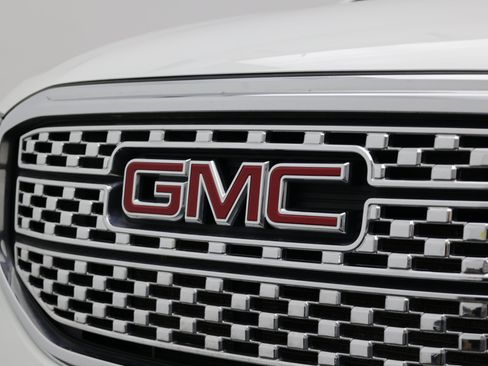 Used 2019 GMC Acadia Denali AWD/4WD image 8
