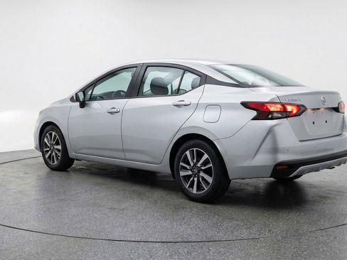 Used 2025 Nissan Versa SV image 5