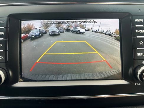 Used 2020 Kia Sedona LX image 23