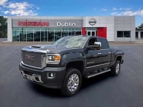Used 2017 GMC Sierra 2500 Denali w/ Duramax Plus Package AWD/4WD image 1