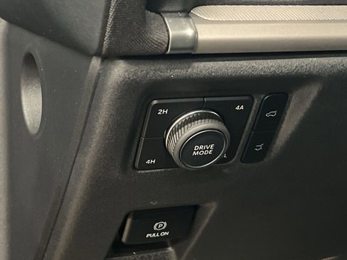 Used 2025 Ford Expedition Active image 28