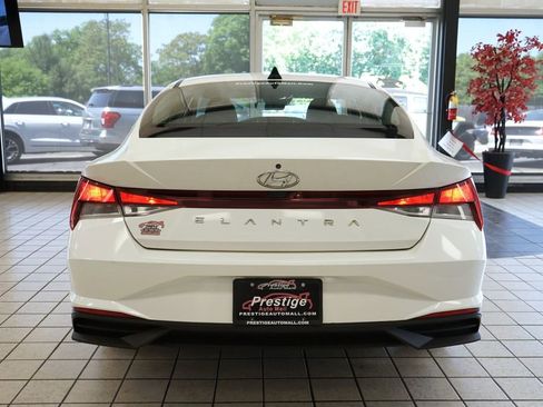 Used 2021 Hyundai Elantra SE FWD image 12