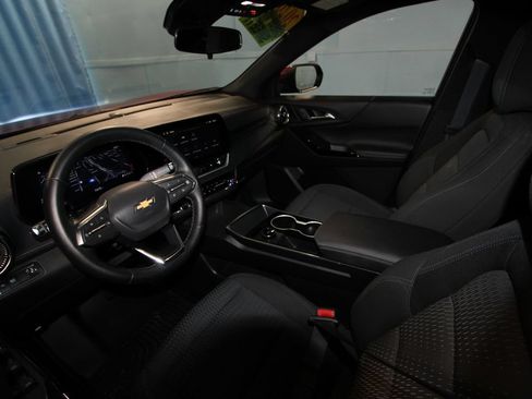Used 2026 Chevrolet Equinox LT FWD image 2