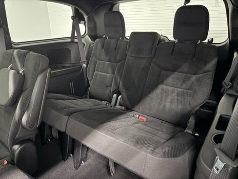 Used 2020 Dodge Grand Caravan SE image 18