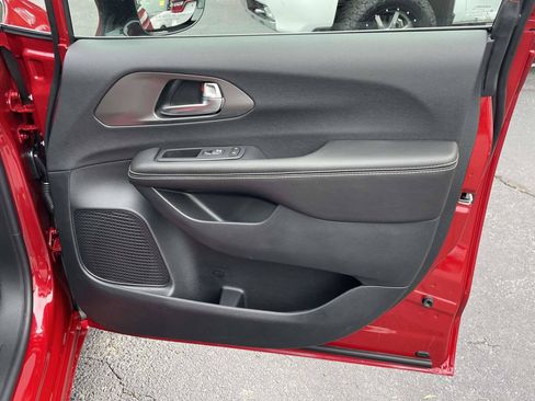 New 2026 Chrysler Pacifica Select FWD image 17