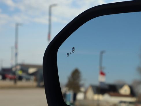 Used 2022 Ford Explorer XLT w/ Equipment Group 202A image 30