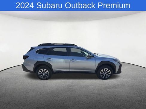 Used 2024 Subaru Outback Premium AWD/4WD image 12