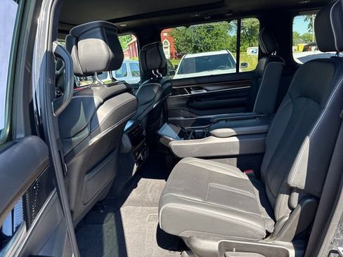 Used 2022 Jeep Grand Wagoneer Series II AWD/4WD image 21
