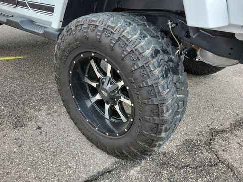 Used 2017 Jeep Wrangler Unlimited Sahara w/ Dual Top Group image 28