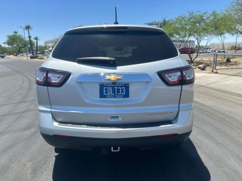 Used 2017 Chevrolet Traverse LT FWD image 4