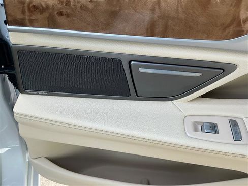 Used 2017 BMW 740i xDrive image 36