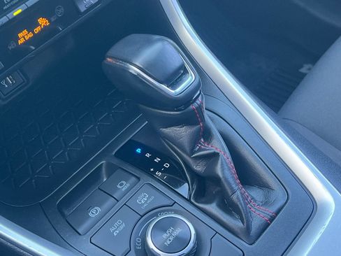 Used 2024 Toyota RAV4 SE w/ Weather & Moonroof Package AWD/4WD image 18