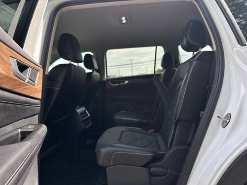 Used 2024 Volkswagen Atlas SE AWD/4WD image 18