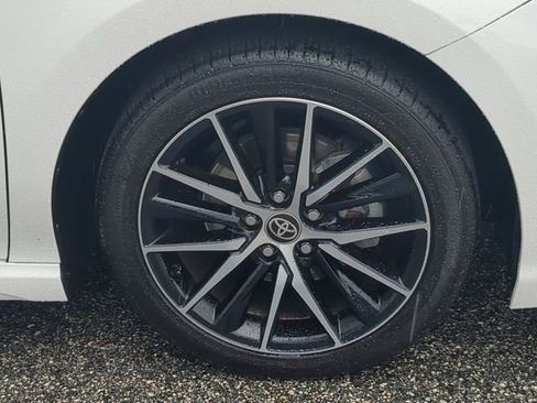 Used 2021 Toyota Camry SE w/ Convenience Package FWD image 11