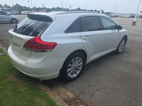 Used 2010 Toyota Venza FWD image 4