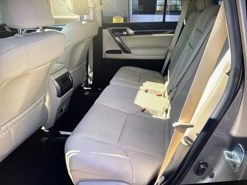 Used 2020 Lexus GX 460 Premium w/ Premium Package image 9