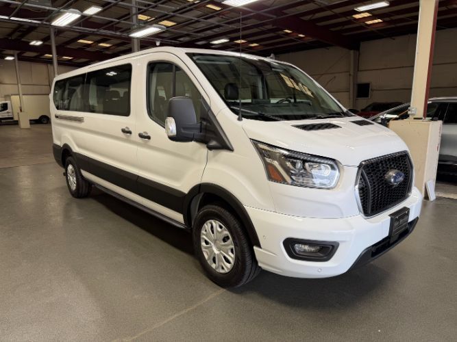 Used 2023 Ford Transit 350 XLT RWD image 5