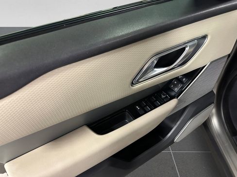 Used 2019 Land Rover Range Rover Velar R-Dynamic SE AWD/4WD image 15
