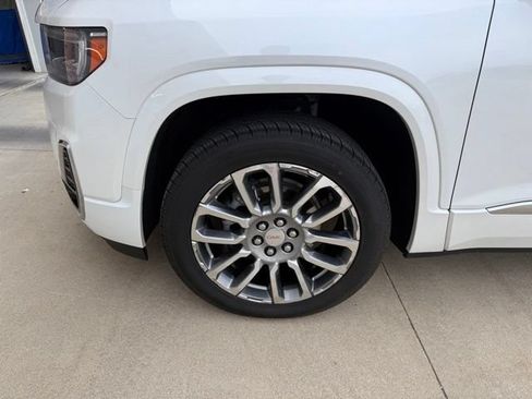 Used 2023 GMC Acadia Denali w/ Denali Ultimate Package AWD/4WD image 11