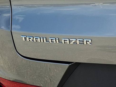 Used 2023 Chevrolet TrailBlazer LT FWD image 31