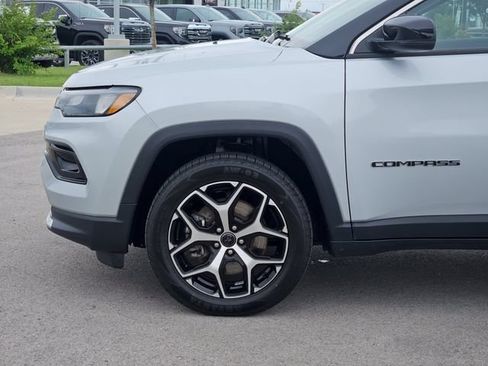 Used 2025 Jeep Compass Limited AWD/4WD image 10
