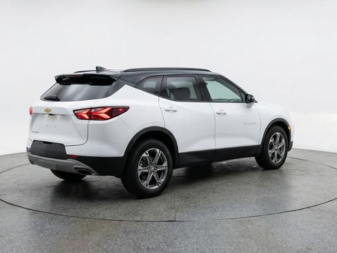 Used 2025 Chevrolet Blazer LT image 9