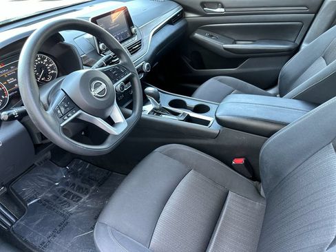 Used 2025 Nissan Altima 2.5 SV FWD image 9