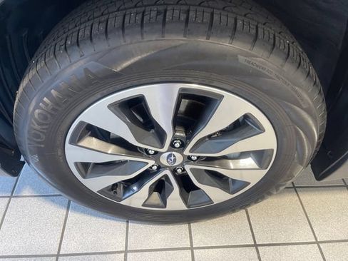 Used 2025 Subaru Outback Limited AWD/4WD image 5