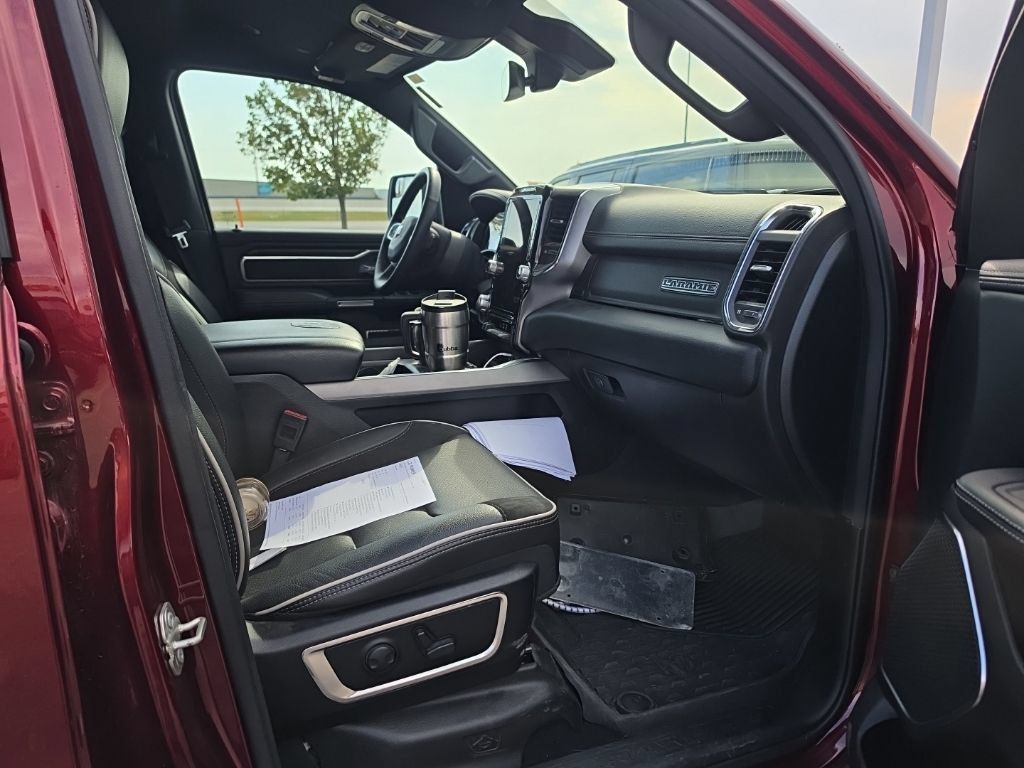 Used 2025 RAM 1500 Laramie AWD/4WD image 9