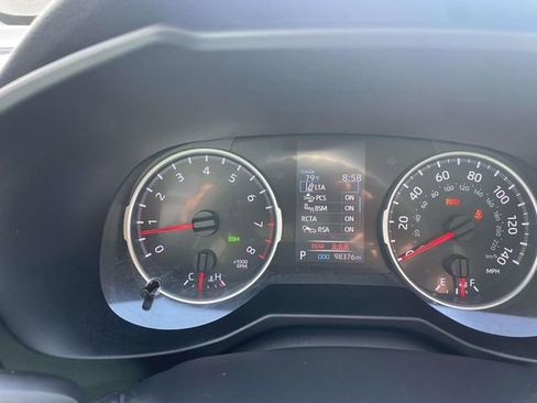 Used 2020 Toyota RAV4 LE FWD image 28