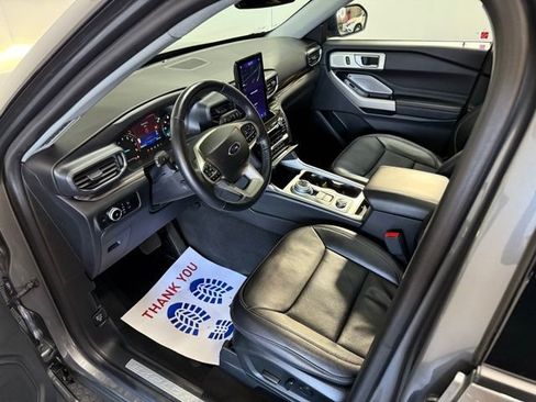 Used 2023 Ford Explorer Limited w/ Limited Technology Package image 18