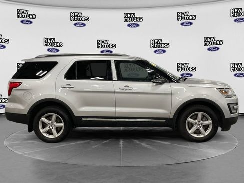 Used 2016 Ford Explorer XLT w/ Equipment Group 202A AWD/4WD image 6