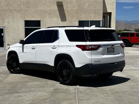 Used 2021 Chevrolet Traverse LT w/ LPO, Black Accent Package FWD image 6