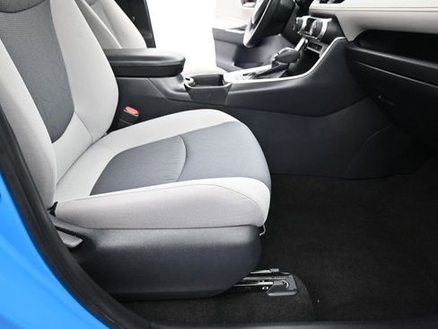 Used 2019 Toyota RAV4 XLE w/ Carpet Mat Package AWD/4WD image 17