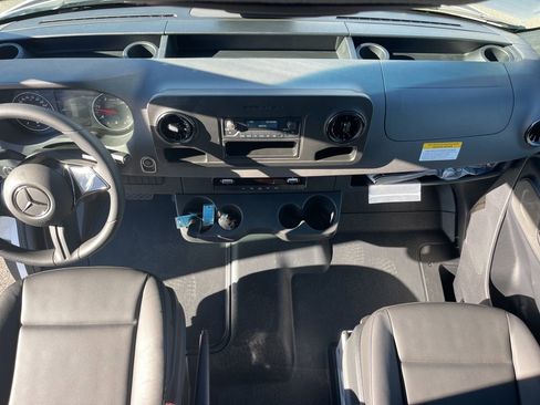 Used 2025 Mercedes-Benz Sprinter 2500 image 10