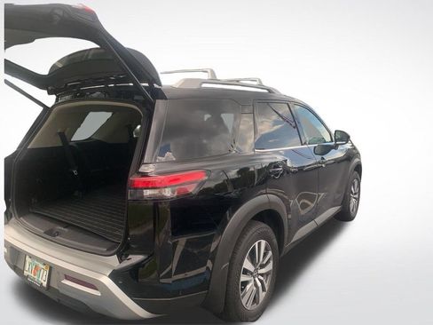 Certified 2022 Nissan Pathfinder SL w/ SL Black Package FWD image 10