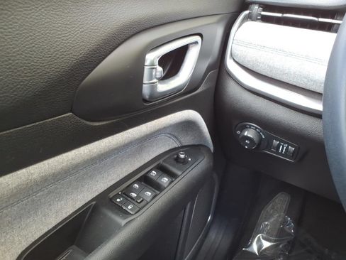 Used 2022 Jeep Compass Latitude AWD/4WD image 27
