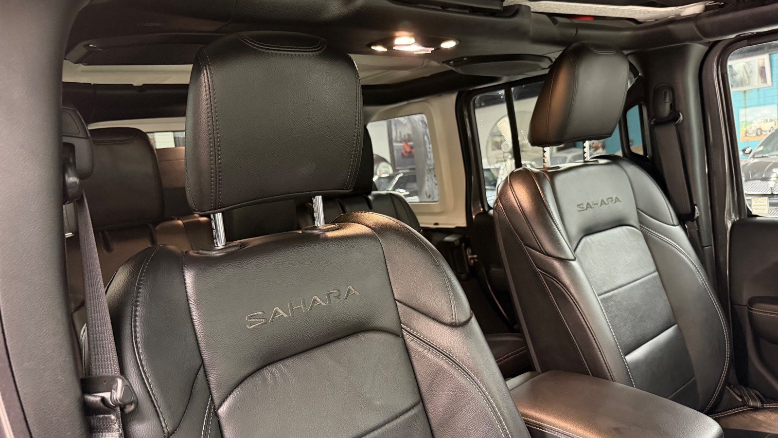 Used 2019 Jeep Wrangler Unlimited Sahara AWD/4WD image 33