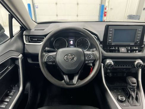 Used 2021 Toyota RAV4 LE AWD/4WD image 11